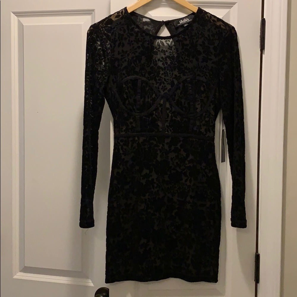 Holiday attire! Lulu’s Long Sleeve Black Dress